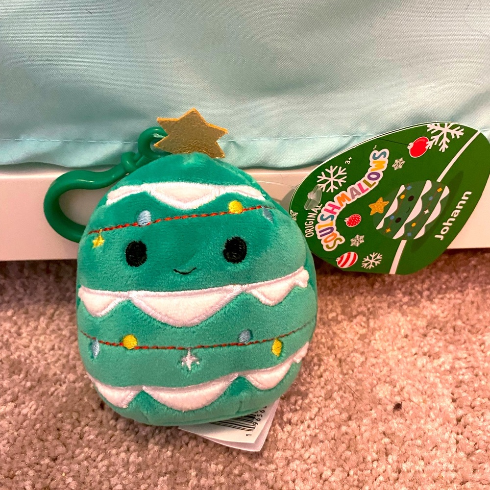 NWT Johann the Christmas tree Squishmallow clip